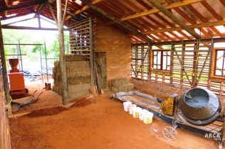 construcao-ecologica-materiais-naturais-barreamento-arca-terra-casa-arvore-41